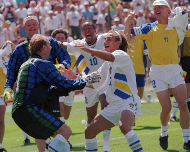 Sweden 1994 Away Jersey